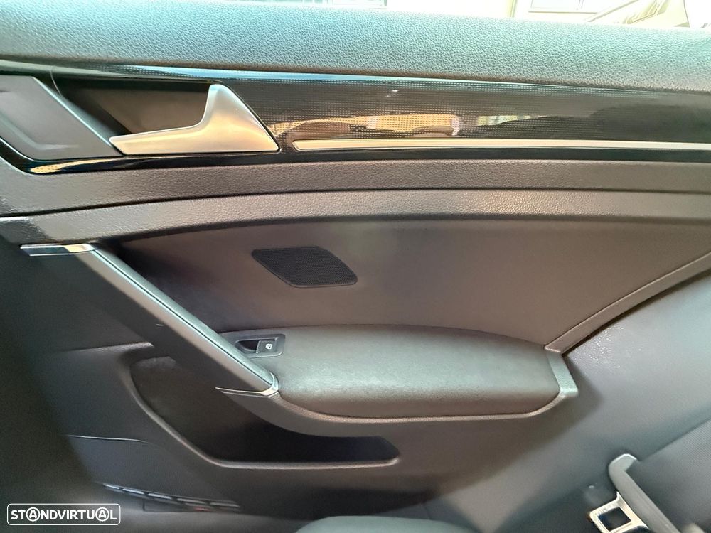 VW Golf Variant 1.6 TDi Highline DSG - 48