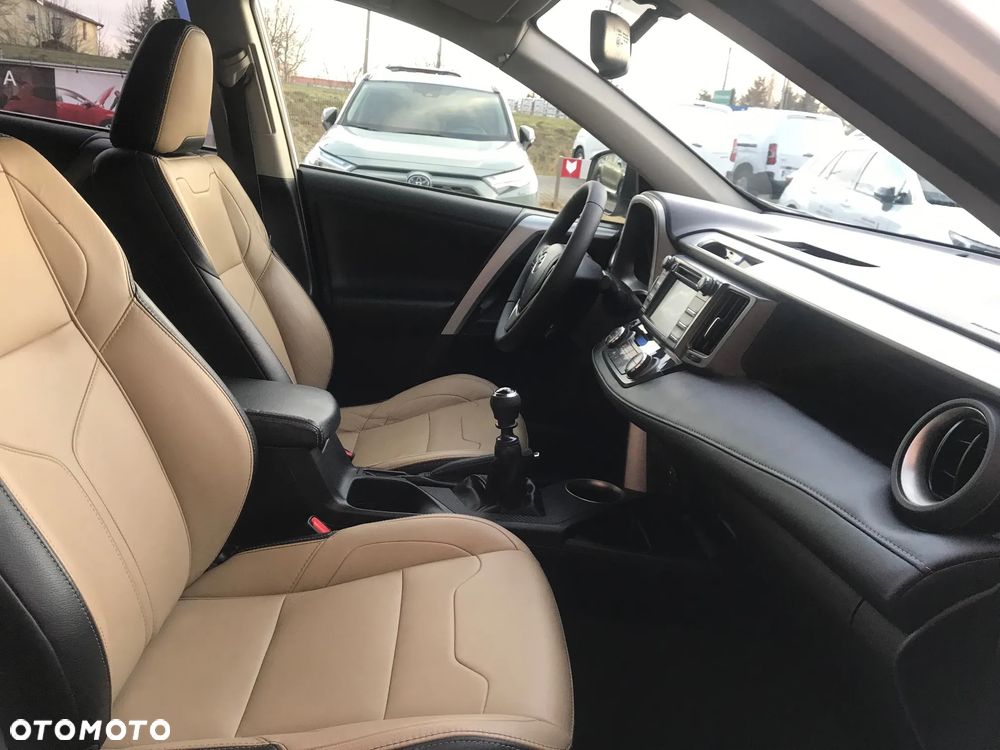 Toyota RAV4 2.0 D-4D Premium - 23