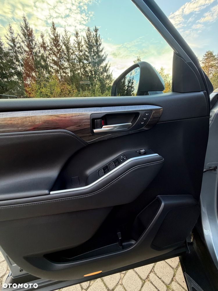 Toyota Highlander 2.5 Hybrid Executive - 24