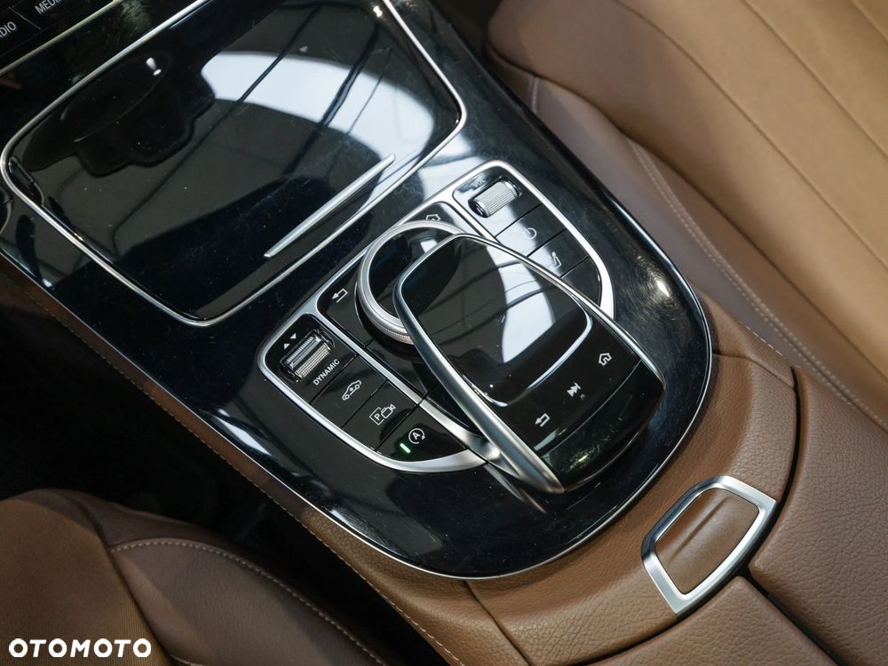 Mercedes-Benz Klasa E 220 d 4-Matic All-Terrain - 31