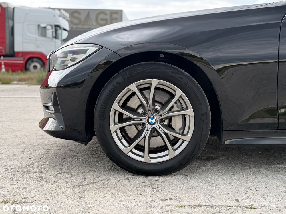 BMW Seria 3 330i Sport Line - 7
