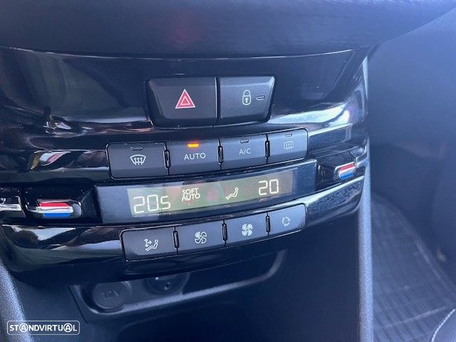 Peugeot 2008 1.2 PureTech Allure - 11