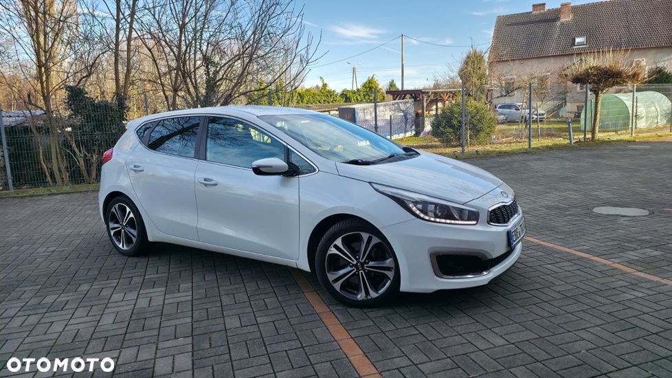 Kia Ceed 1.6 CRDi 136 ISG Spirit - 2