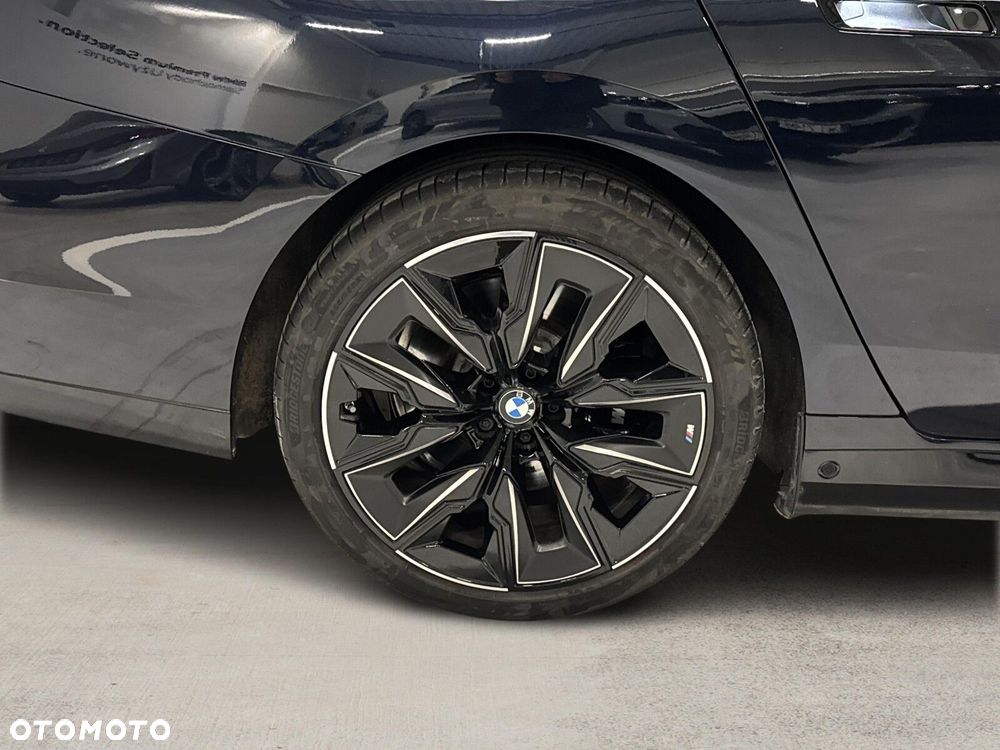 BMW i7 - 9