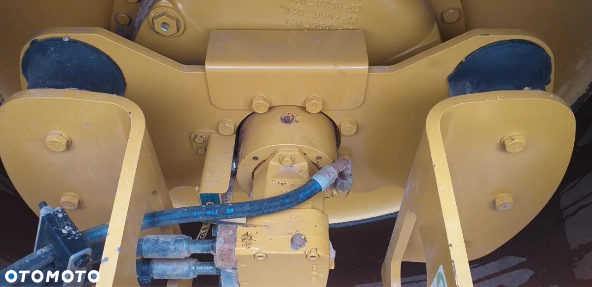 Caterpillar Walec wibracyjny CATERPILLAR CS 64 B - 15