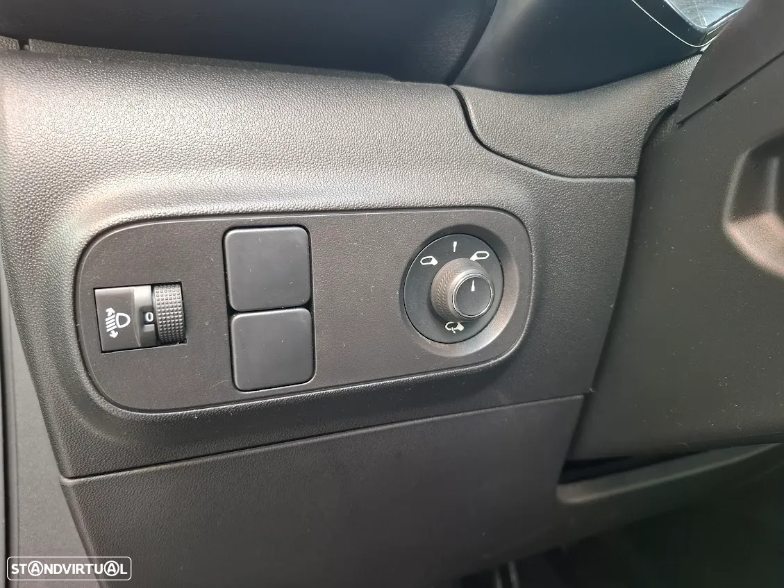 Citroën C3 1.2 PureTech Shine - 23