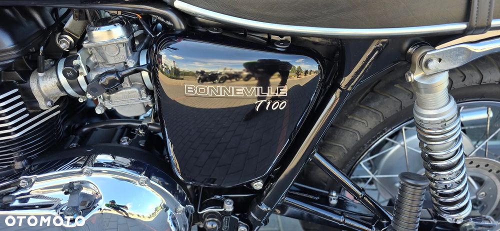 Triumph Bonneville - 37