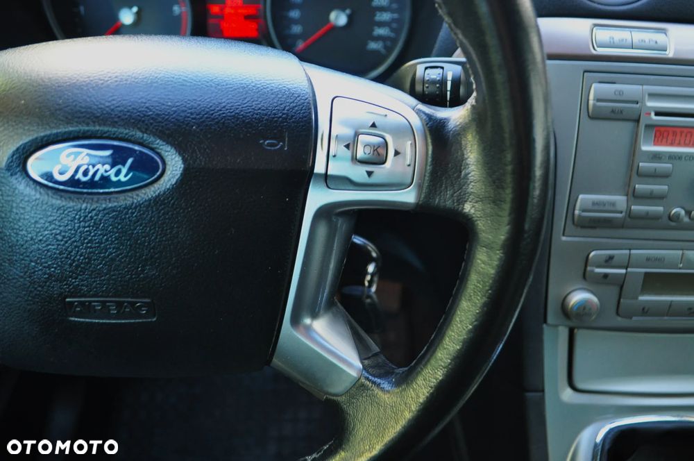 Ford Galaxy 2.0 TDCi Ghia - 22