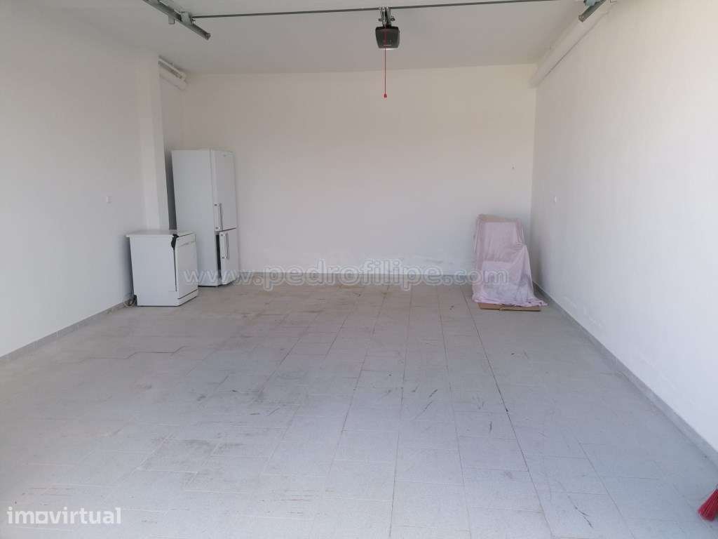 Garagem box no centro da Almoinha - Grande imagem: 2/4