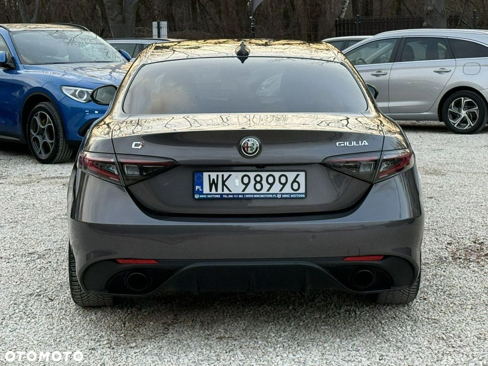 Alfa Romeo Giulia 2.0 Turbo 16V AT8-Q4 Veloce - 5
