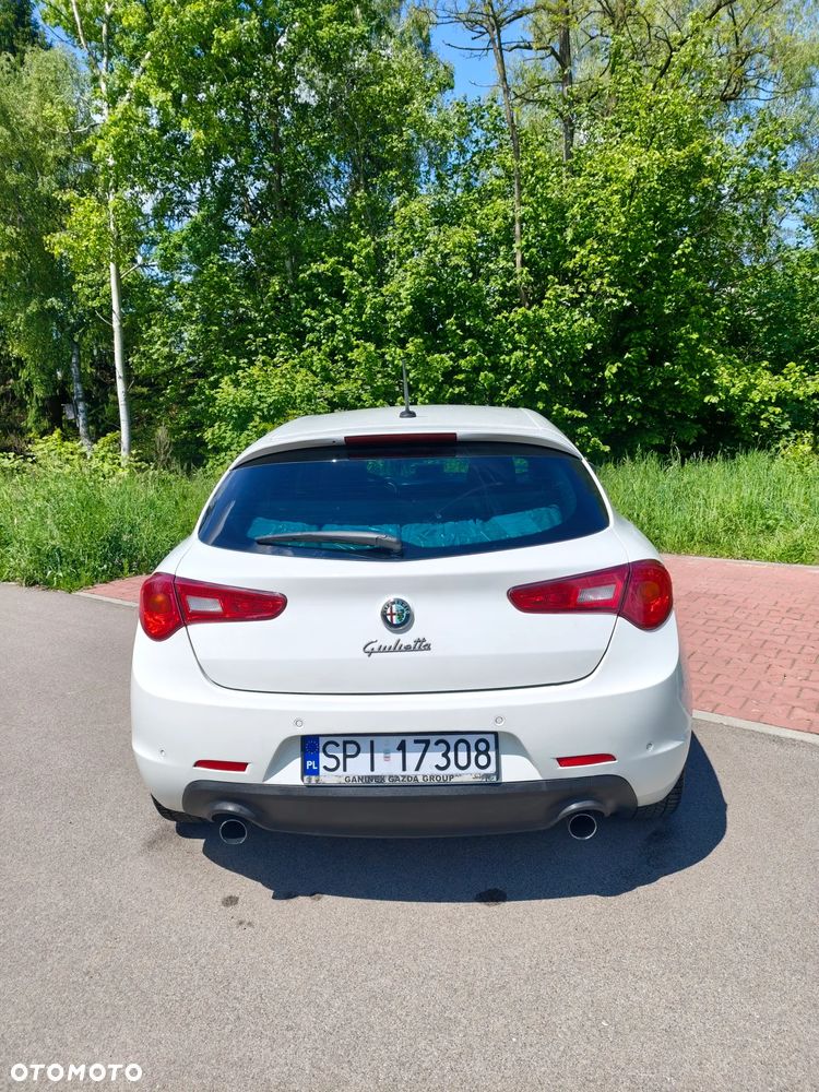 Alfa Romeo Giulietta 2.0 JTDM Distinctive - 8
