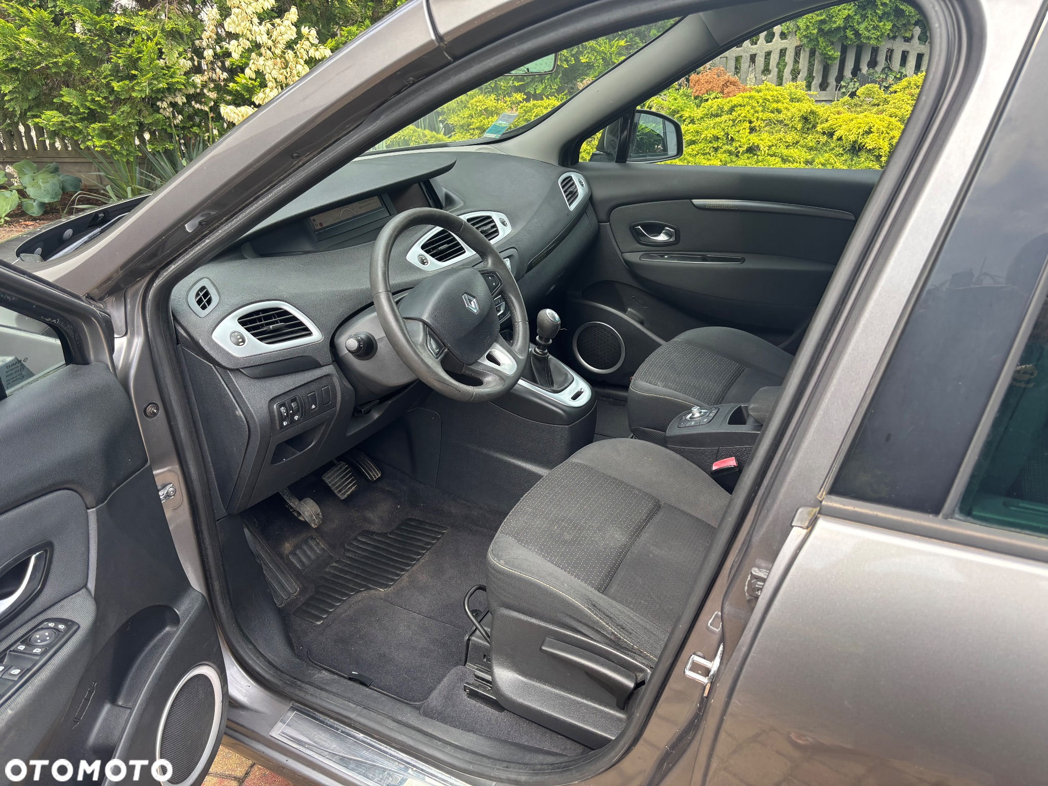 Renault Scenic 1.9 dCi FAP Dynamique - 9