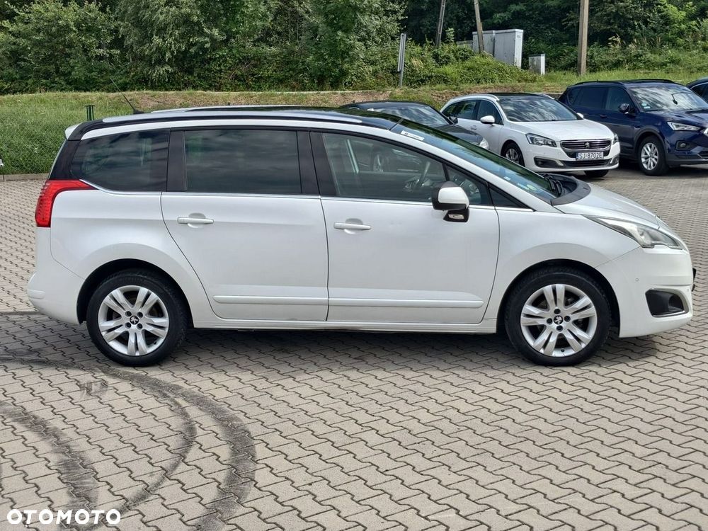 Peugeot 5008 - 8
