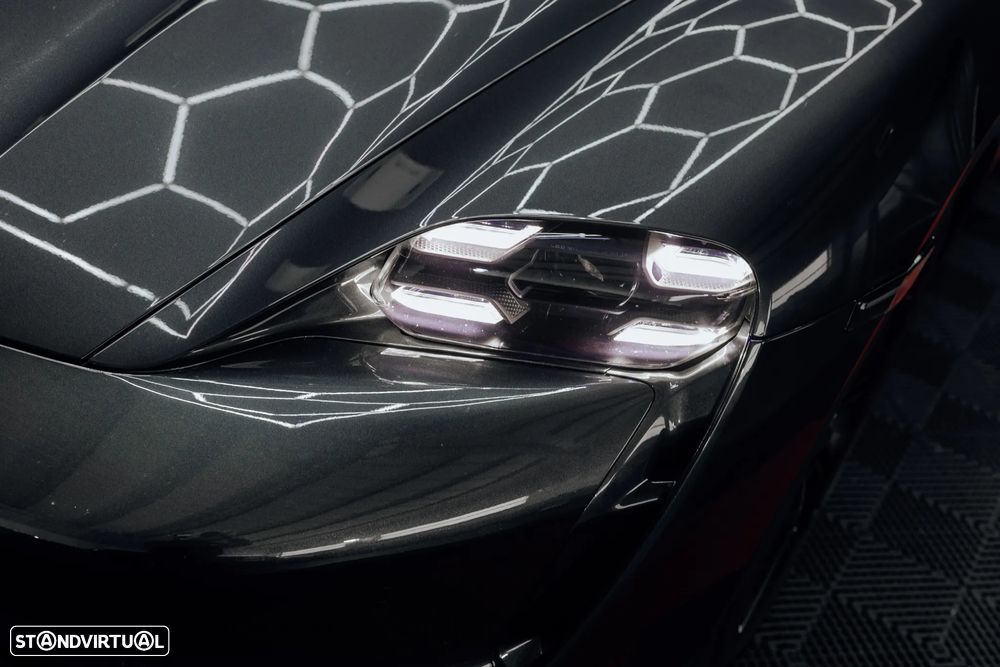 Porsche Taycan Turbo S - 12