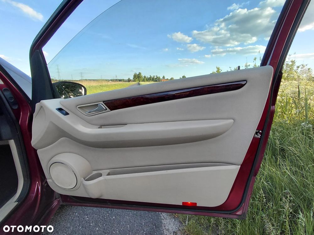 Mercedes-Benz Klasa A 180 CDI Autotronic Avantgarde - 28