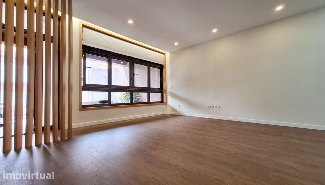 Venda de Apartamento T2 remodelado com terraço, Caxinas, Vila do Cond - Grande imagem: 3/20