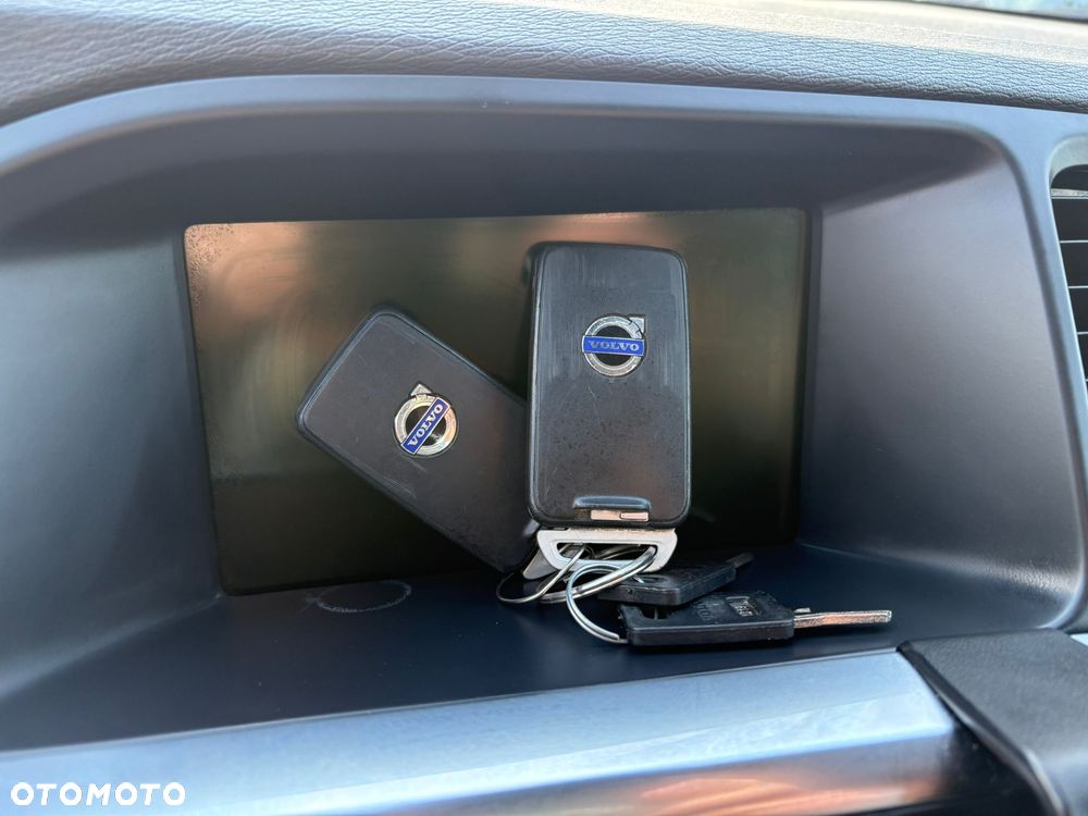 Volvo V60 D6 AWD Plug-in Hybrid Momentum - 6