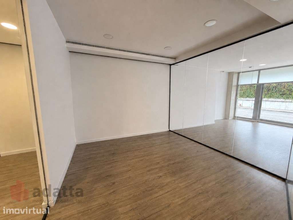 Loja Comercial de 192 m² com Cave e Acessibilidade | Junto à Solum,... - Grande imagem: 2/16