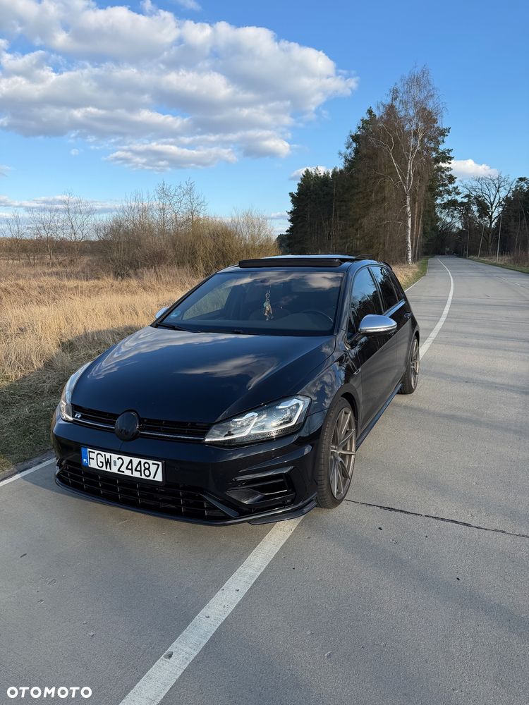 Volkswagen Golf - 1