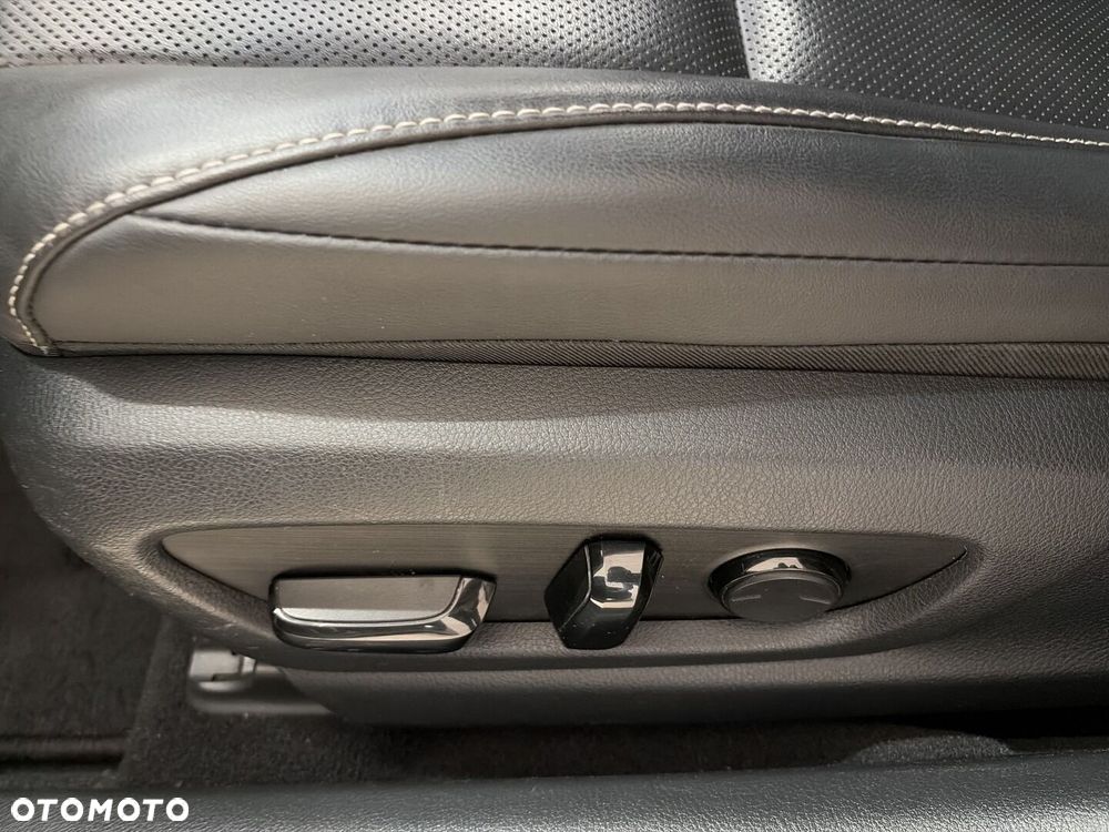 Lexus ES 300h Business Edition - 22