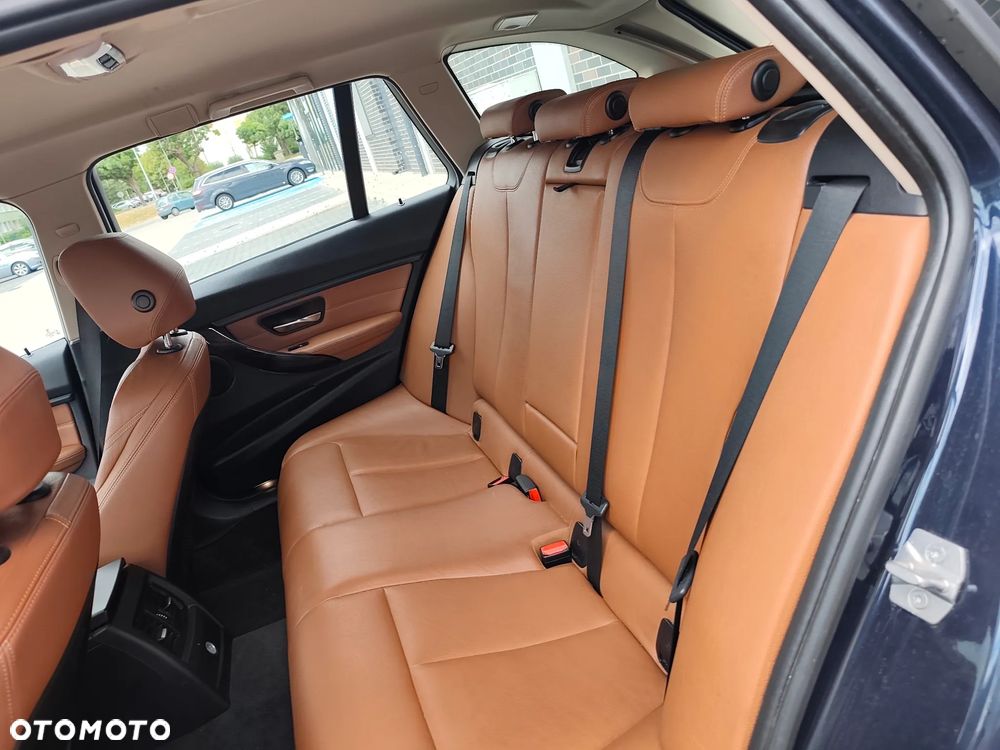 BMW Seria 3 320d Efficient Dynamics Luxury Line EU6 - 12