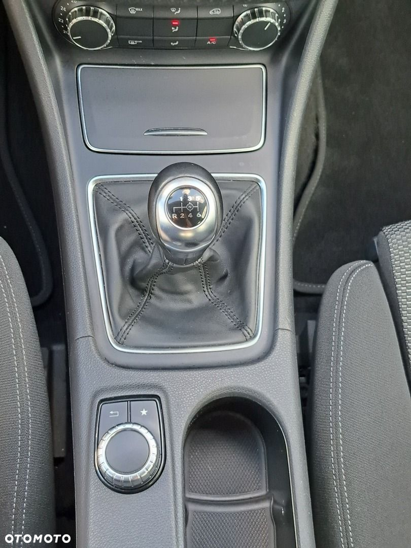 Mercedes-Benz GLA 180 d - 21
