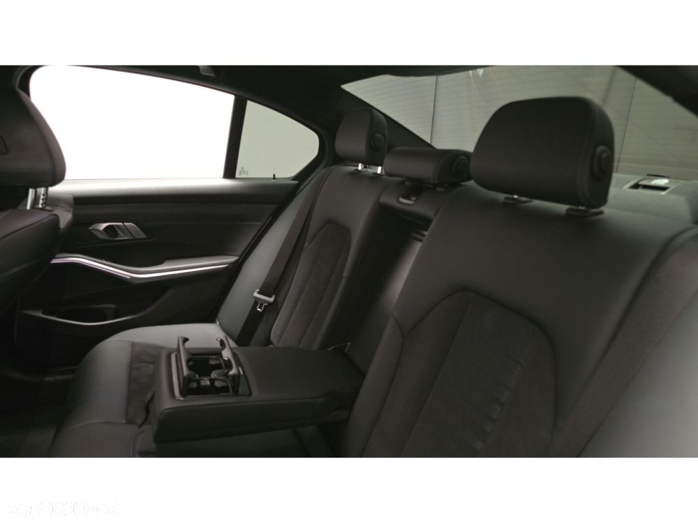 BMW Seria 3 320d xDrive mHEV M Sport - 27