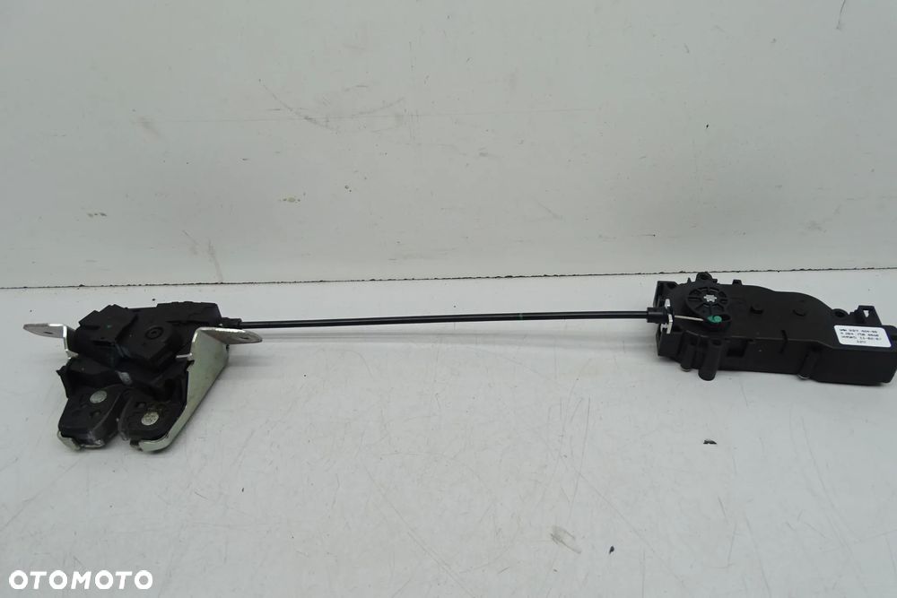 Mercedes C Klasa W204 Zamek Dociąg klapy bagażnika a2047400635 A2047500060