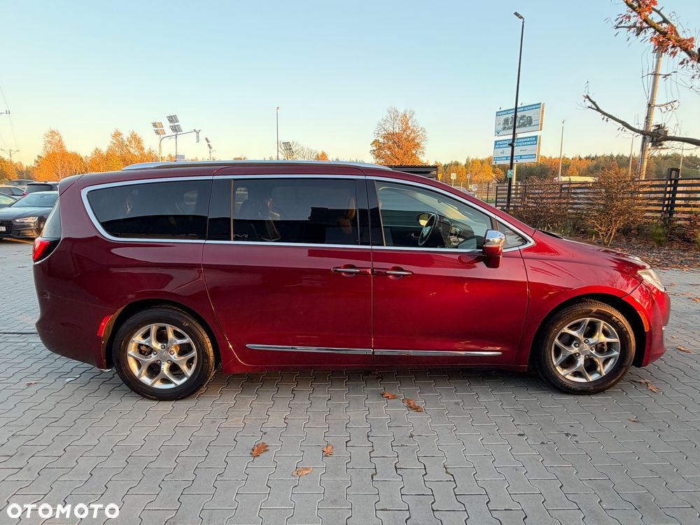 Chrysler Pacifica - 8
