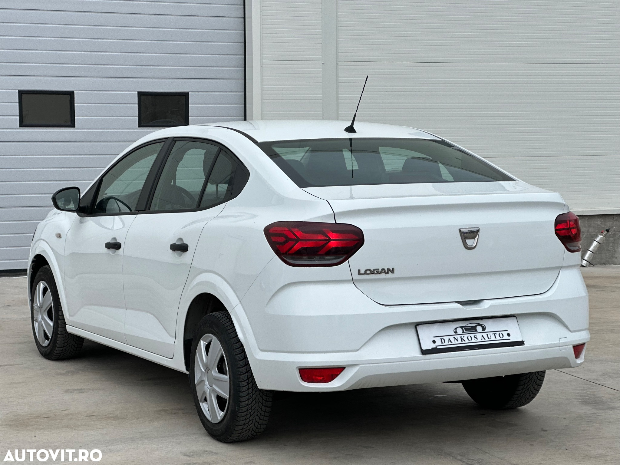 Dacia Logan TCe 90 Essential - 9