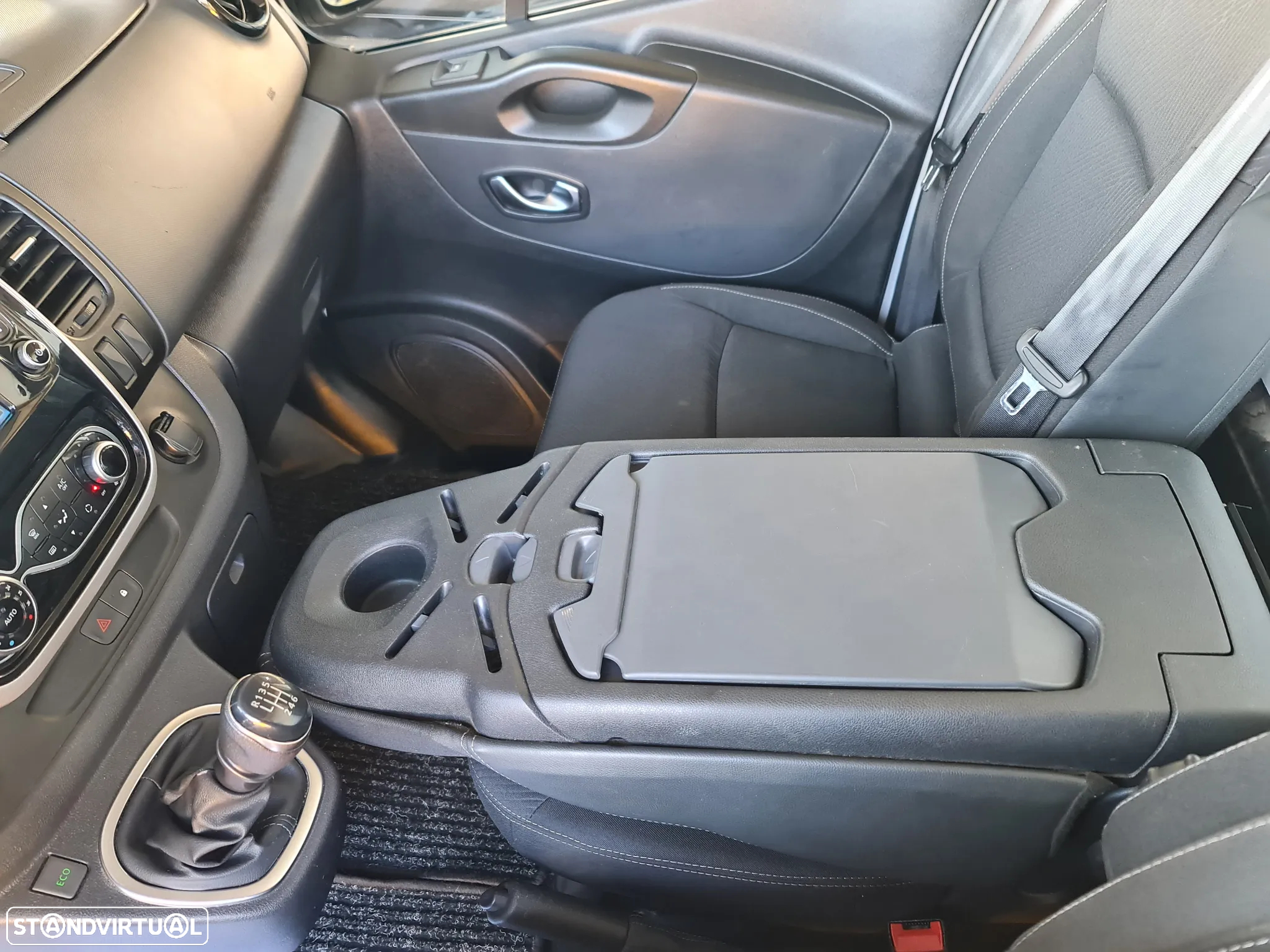 Renault TRAFIC 2.0 Dci 120CV * Câmera/ GPS/ AC/ IVA DEDUTÍVEL * - 35