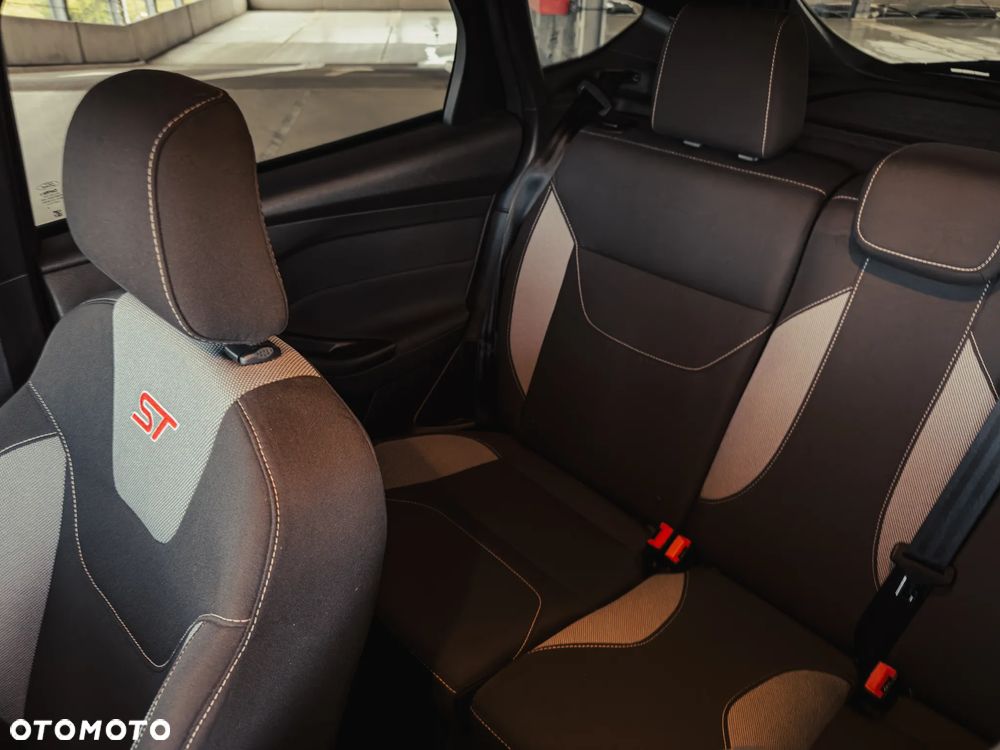Ford Focus 2.0 EcoBoost ST - 16