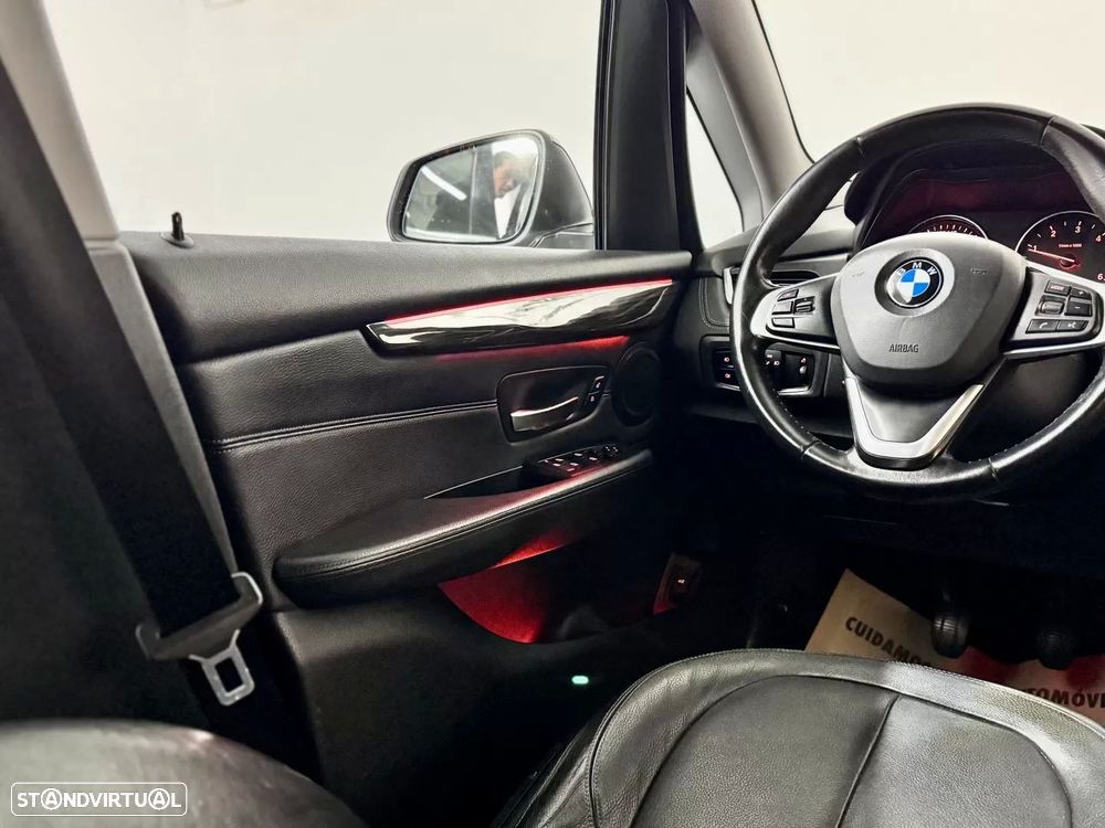 BMW 218 Active Tourer d Line Luxury - 30