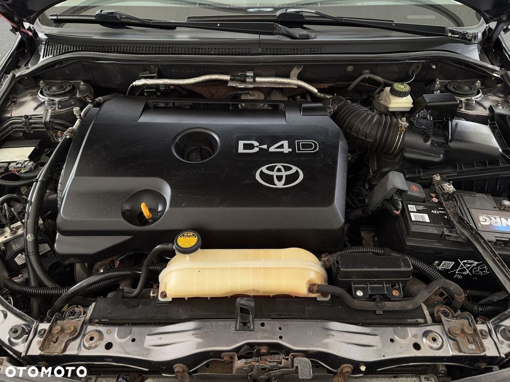 Toyota Avensis - 25