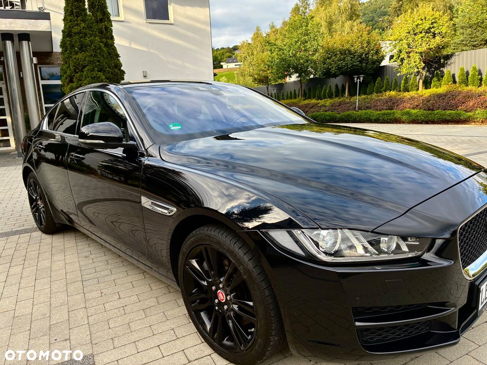 Jaguar XE 20d AWD Portfolio - 10