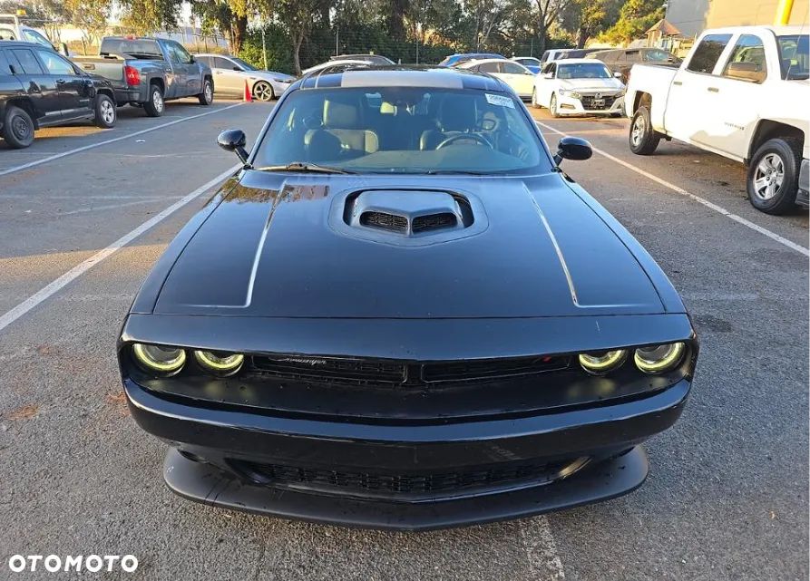 Dodge Challenger - 2