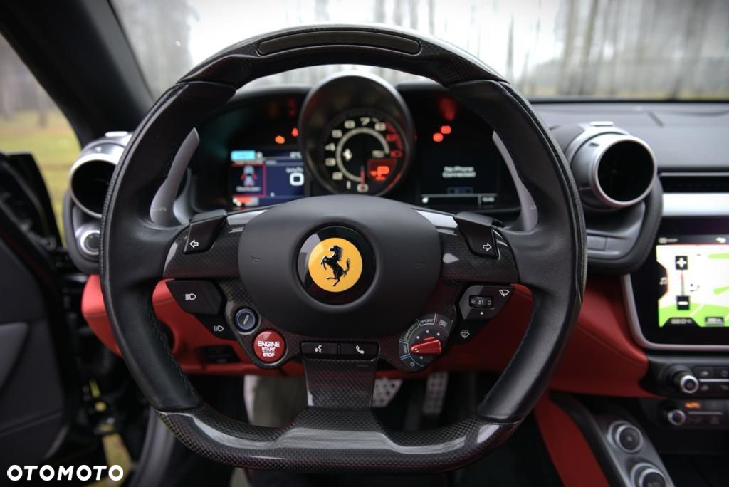 Ferrari GTC4Lusso - 12