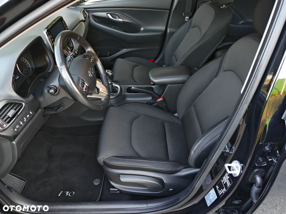 Hyundai i30 blue Kombi 1.6 CRDi Premium - 22