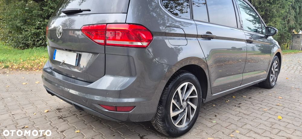 Volkswagen Touran - 16