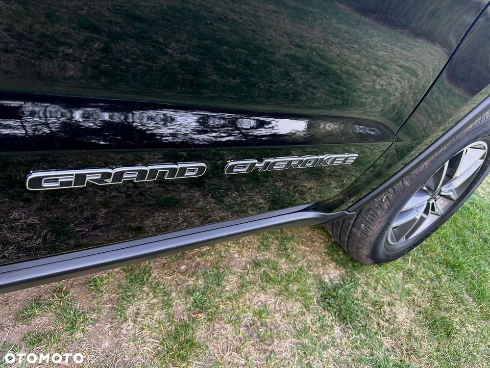 Jeep Grand Cherokee - 25