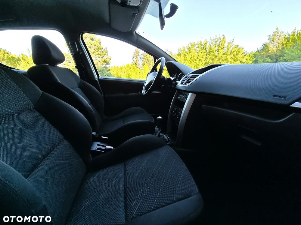 Peugeot 207 - 10