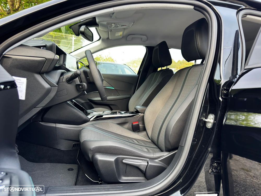Peugeot e-208 Allure - 4