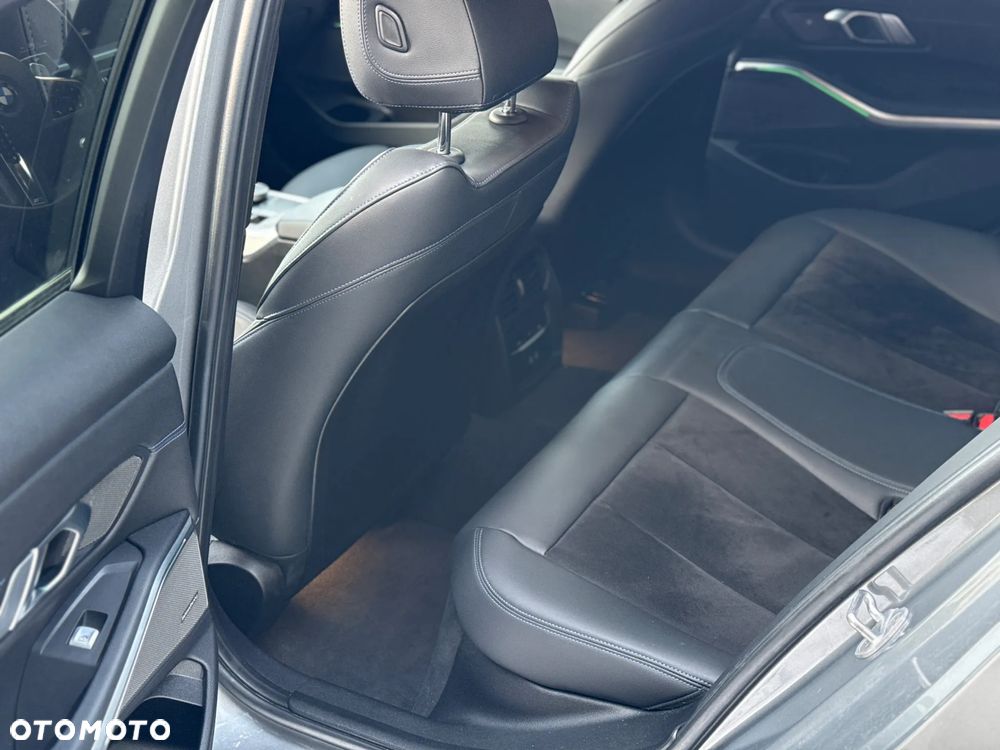 BMW Seria 3 320d xDrive M Sport sport - 34