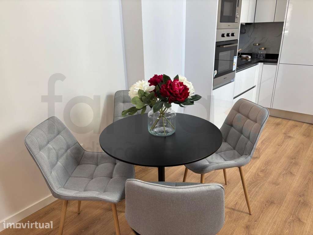 APARTAMENTO T3 EM TOTAL REMODELAÇÃO EM BENFICA - Grande imagem: 3/23