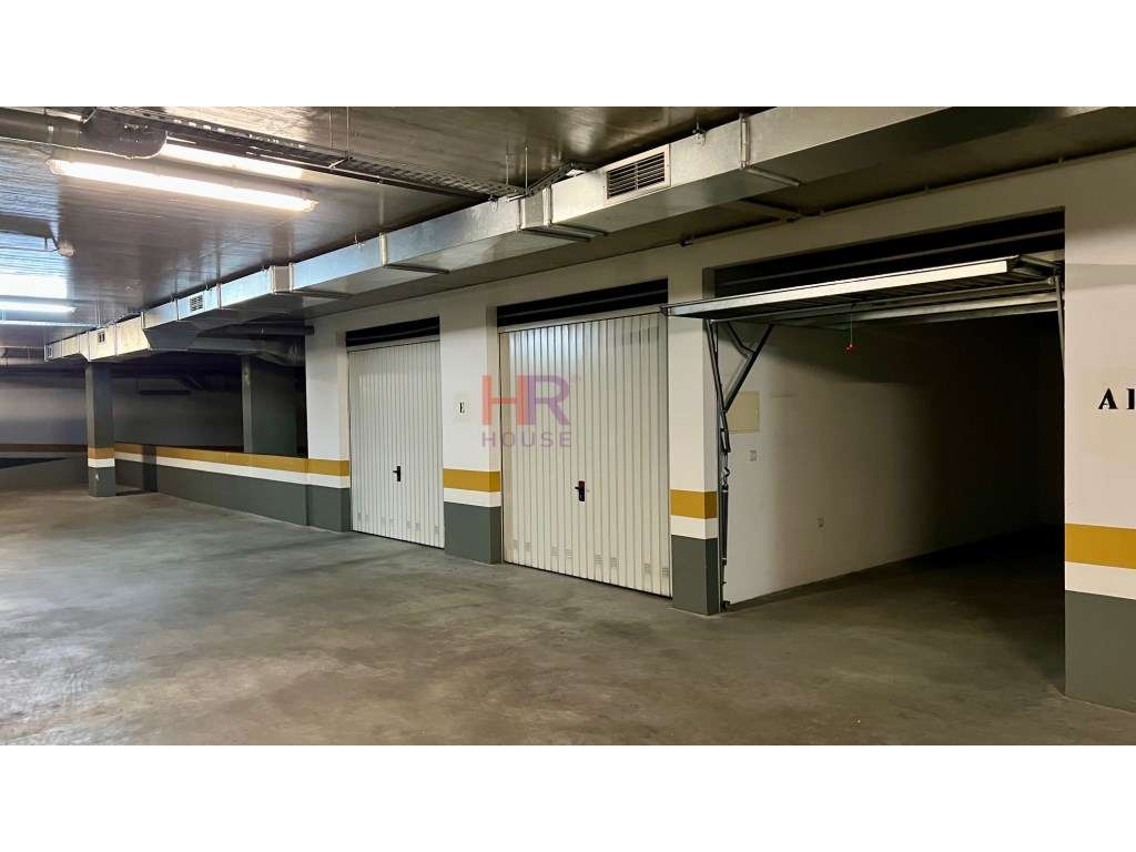 Arrenda-se Garagem Quinta da Portela - Grande imagem: 2/5