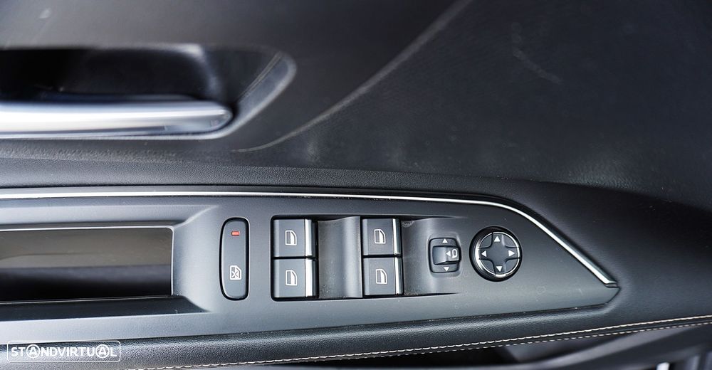 Peugeot 3008 1.6 Hybrid4 GT Line e-EAT8 - 27