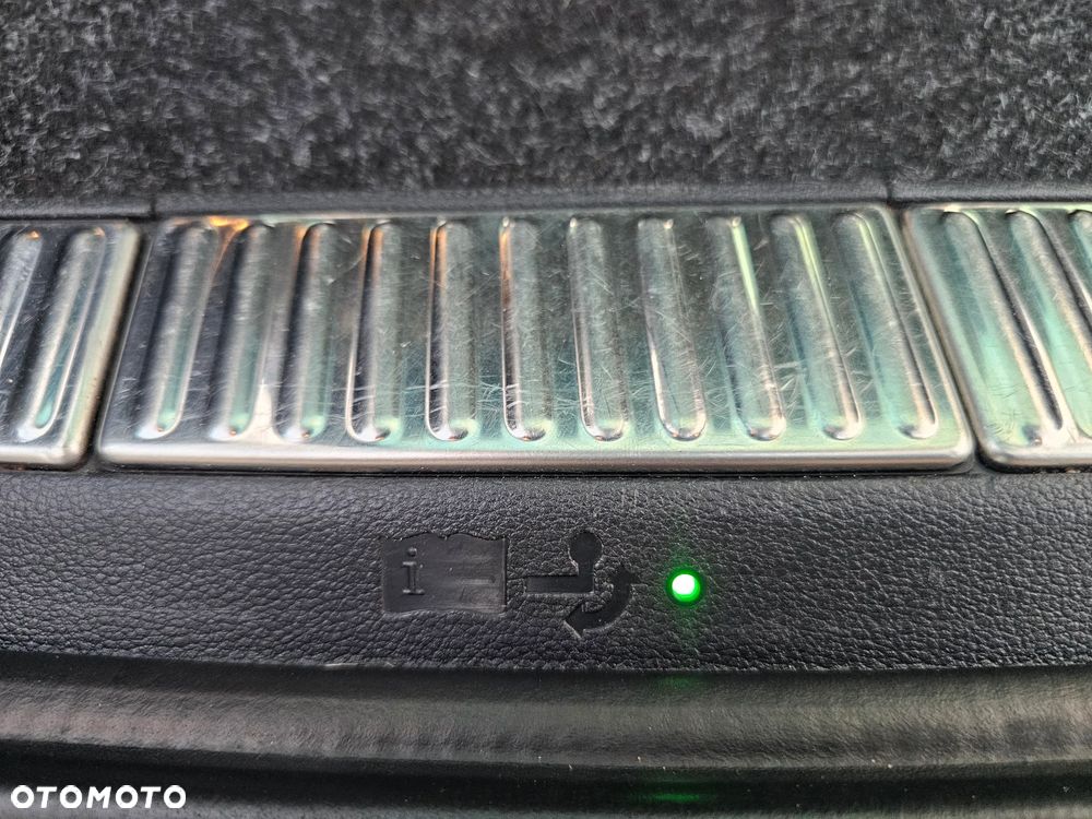 Skoda Superb 2.0 TDI DSG Premium Edition - 32