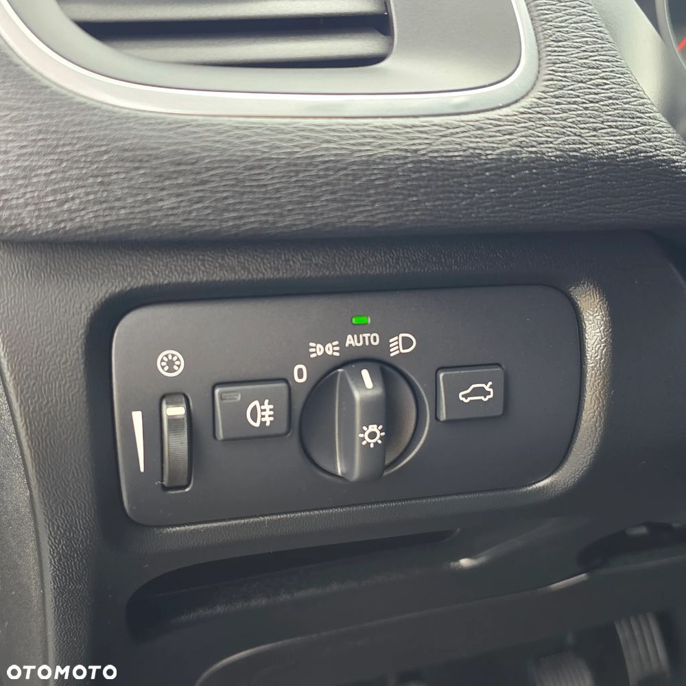 Volvo V40 D2 Drive-E Momentum - 22