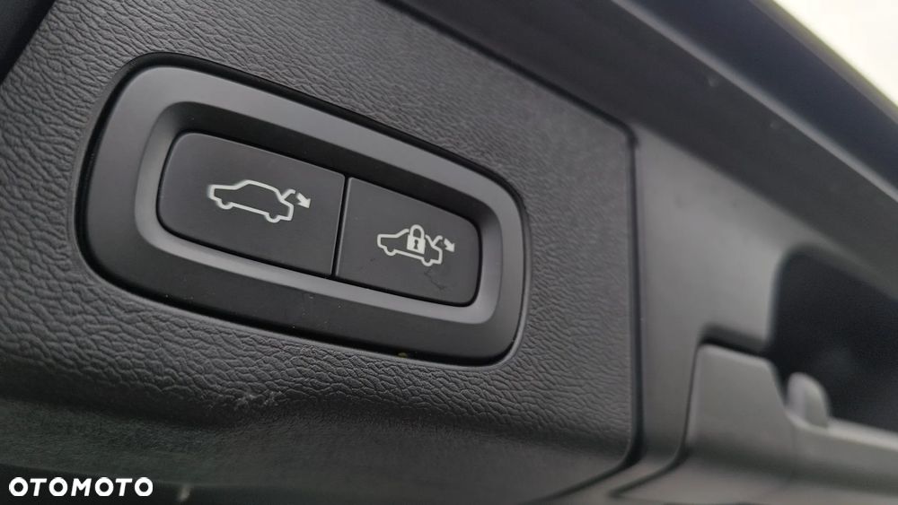 Volvo XC 60 T6 AWD Recharge Geartronic RDesign Expression - 22