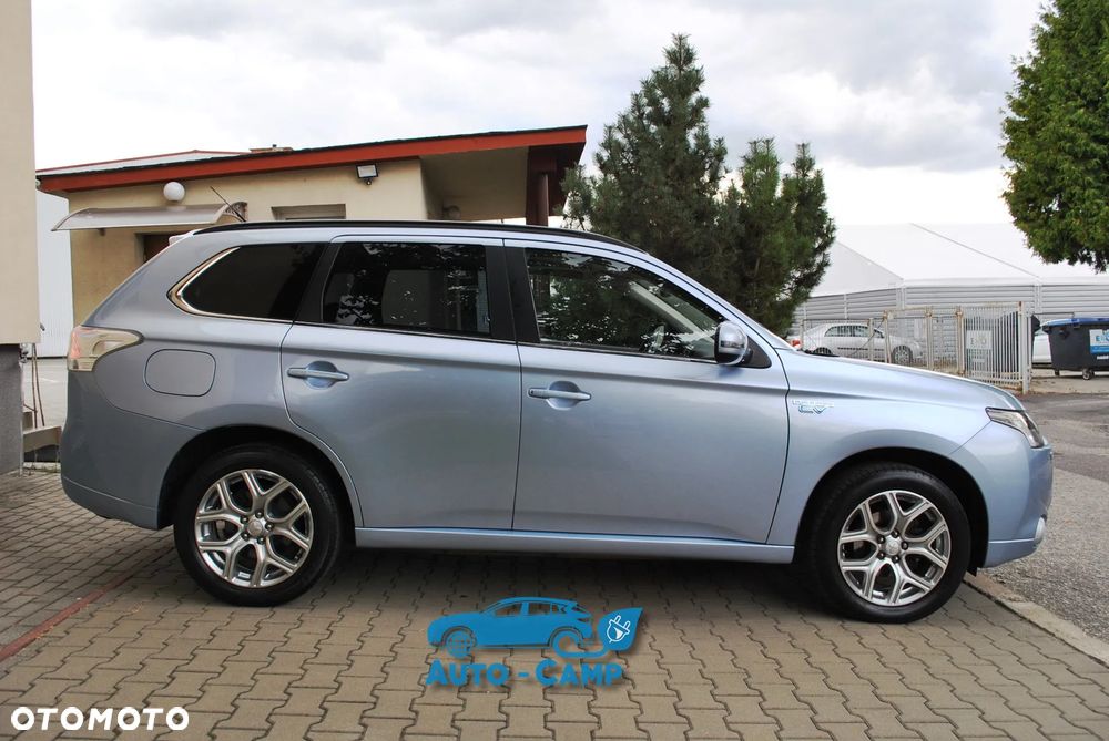 Mitsubishi Outlander Instyle NAVI + - 34